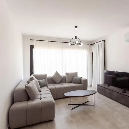 River Stream Pm 公寓 凯里尼亚