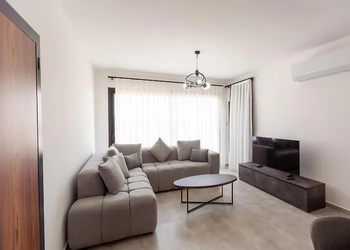 River Stream Pm 公寓 凯里尼亚